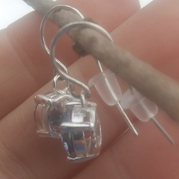 925 hook style  earrings with sparkly stone prong set open back - Picture 8 of 16